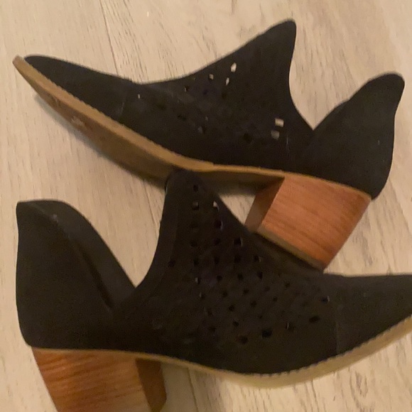 BP Shoes - Picture 2 of 2